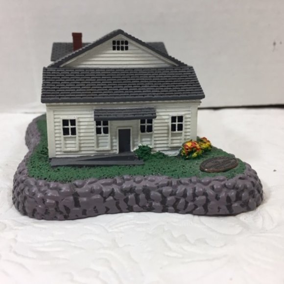 Norman Rockwell's Main Street Art Landmark Sculptures The Town Hall #82286 VTG - Picture 3 of 12